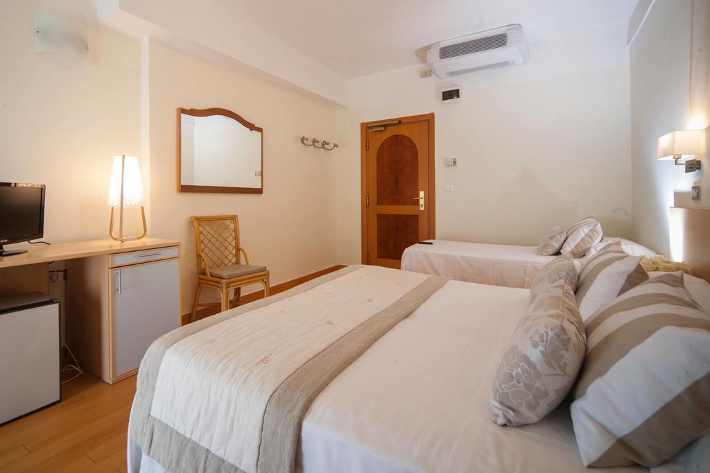 Hotel Mon Cheri Riccione Cameră foto